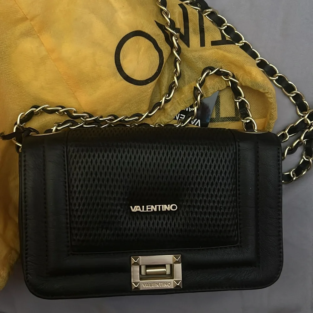 Crossbody shoulder strap Valentino bag.. used probably 2* - Picture 3 of 4